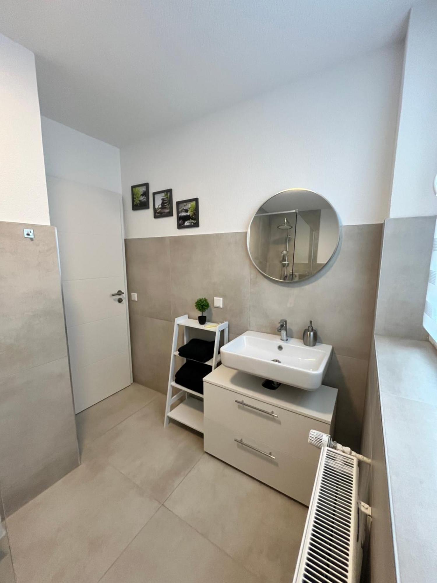 קרפלד Appartment New York Naehe Duesseldorf, Messe, Hbf, City, Wifi, Helios Hospital מראה חיצוני תמונה